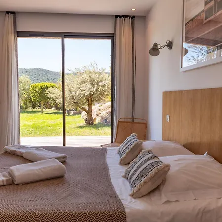 Villa U Pinu Pinarellu (Corsica)